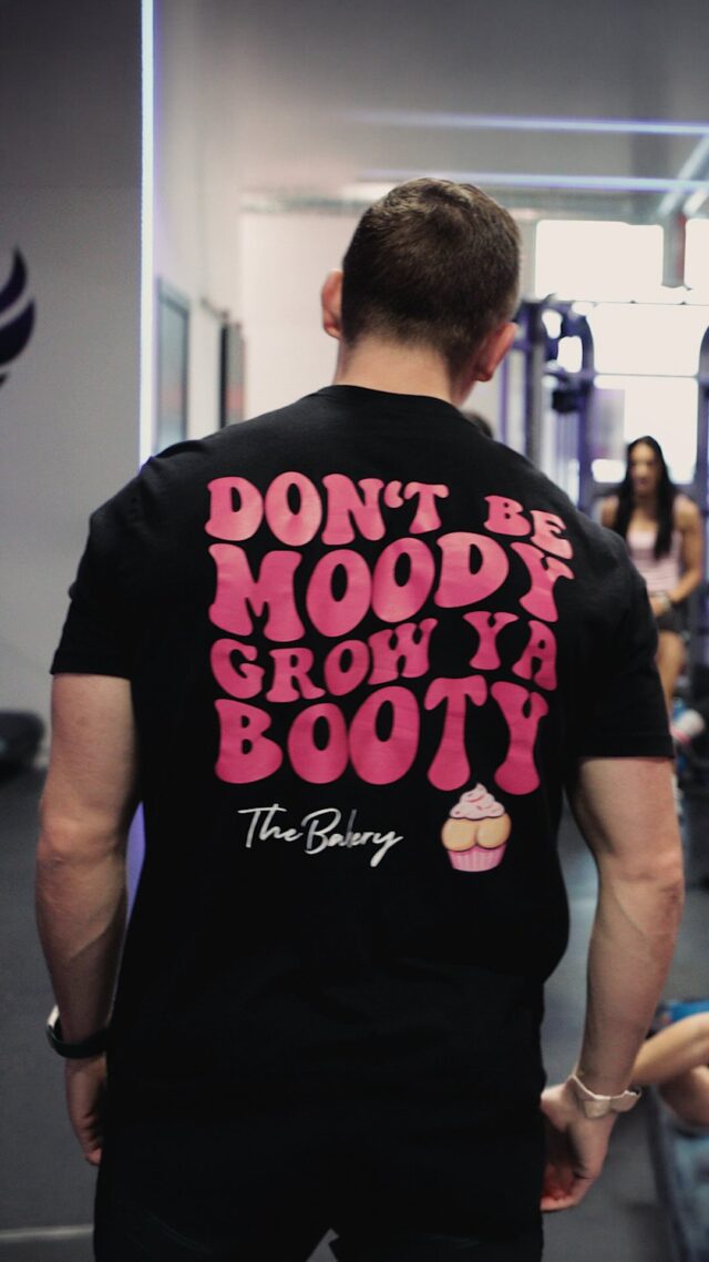 Flip your phone do the full effect 💪🏼 Who doesn’t love a good booty and AB’s workout?! Shoutout to everyone who came to #TheBakery and put in the work! Hopefully you all learned some strategies and exercises execution tips to make your glute training more effective. Stay tuned for the next one 🧁🎂🧑🏼‍🍳 #bootyworkout #gluteworkout #glutegains #glutetraining
