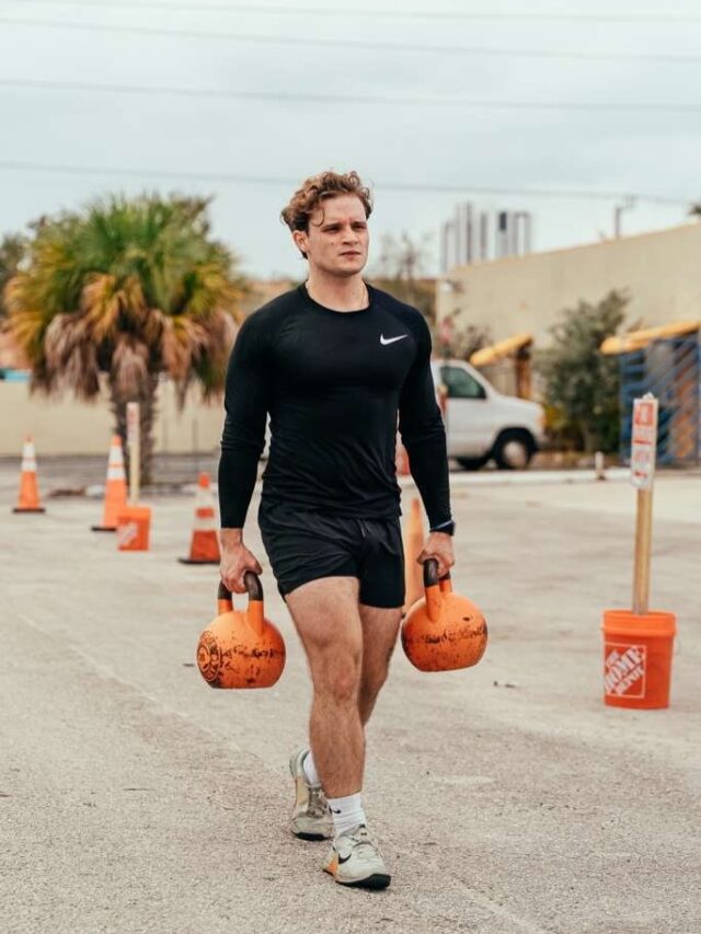 There’s only two things we ask when you come to Rise:

1)Work hard 🫡
2)Bring the good vibes 🤙🏻

We love our community and we’re so grateful to be part of your health and wellness journey. Let’s keep pushing 🫶🏻📈💪🏼

📸 by @philnicecreative 

#Health #Wellness #hyroxtraining #strength #groupfitness